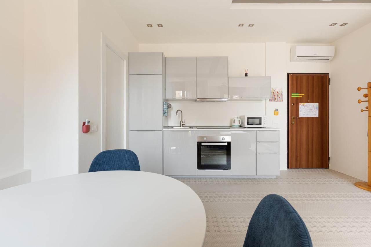 Milano Renovated Studio Apts Extérieur photo